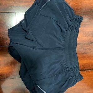 Lululemon Hotty Hot shorts 2.5 in. Size 6